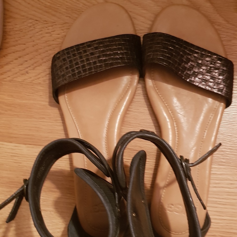 Ugg sandals NWOT